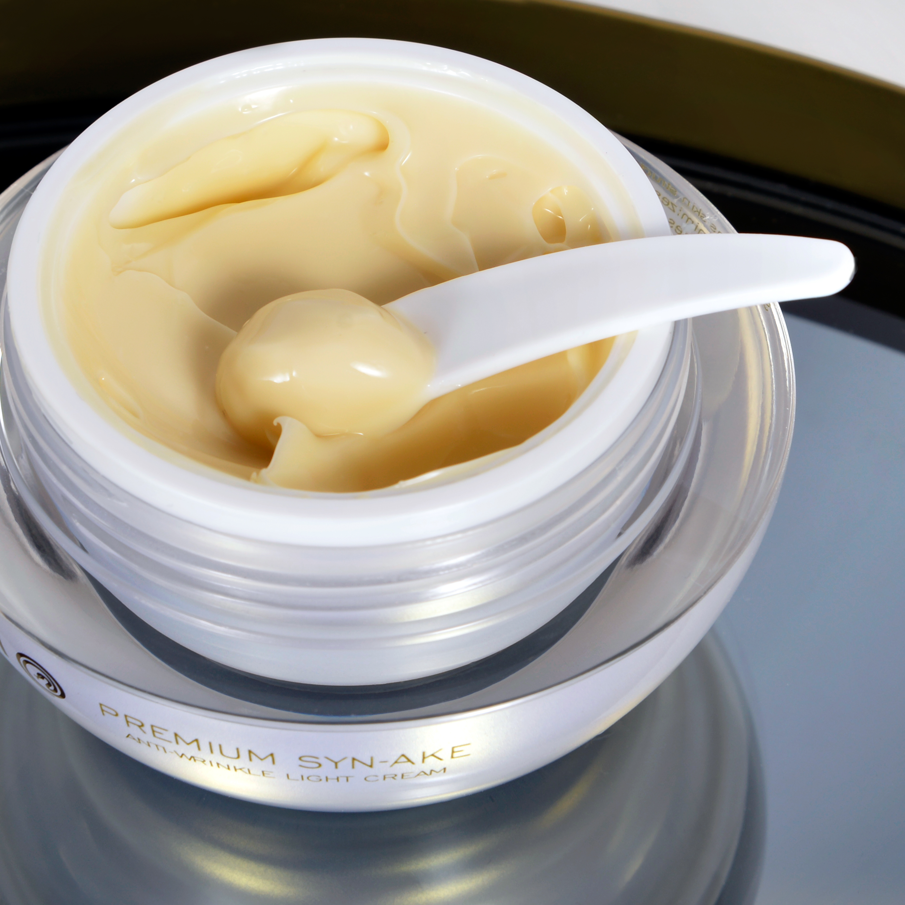 LIMONI Антивозрастной легкий крем для лица со зм.ядом Premium Syn-Ake Anti-Wrinkle Cream Light 50ml
