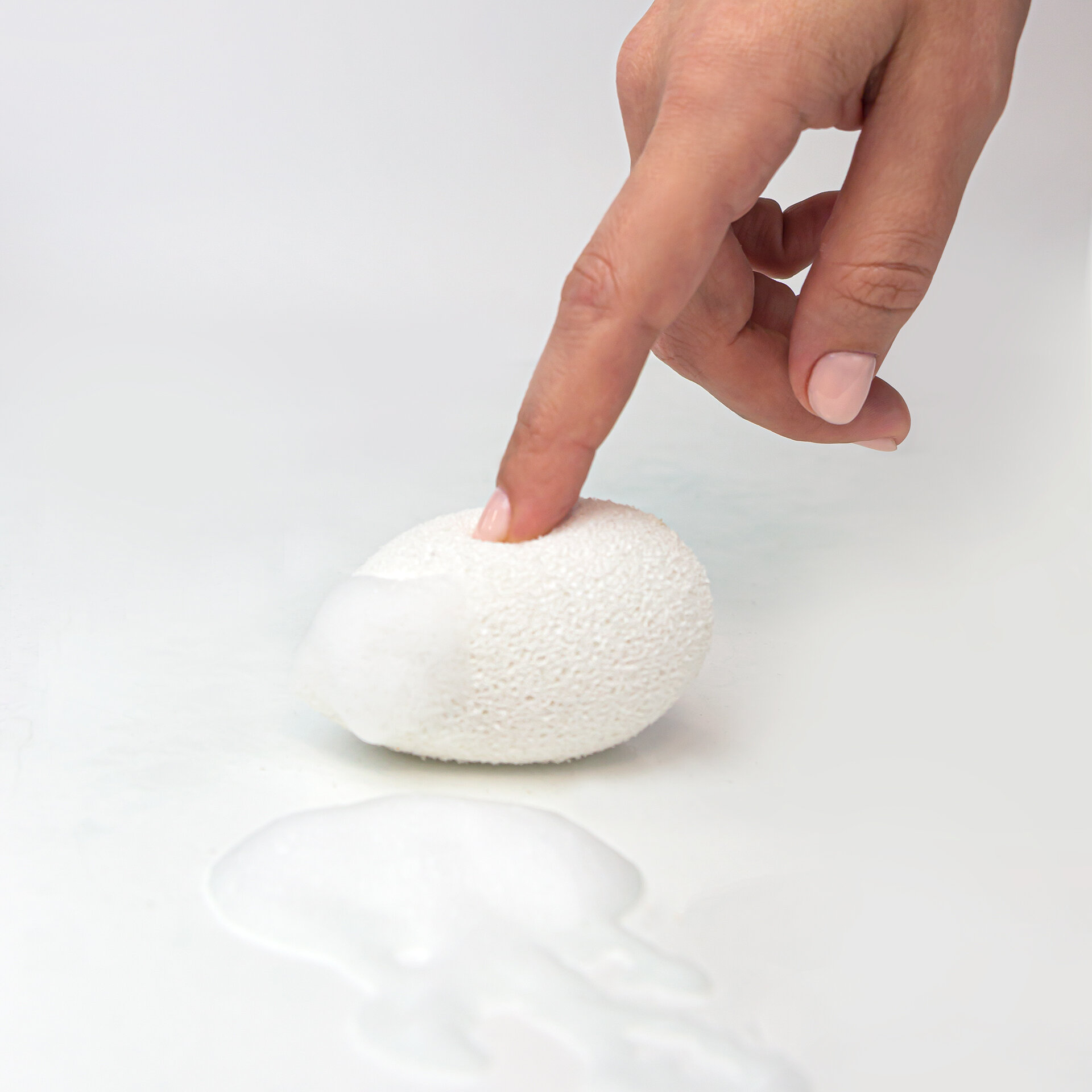 LIMONI Спонж для умывания "Cleansing Sponge" White