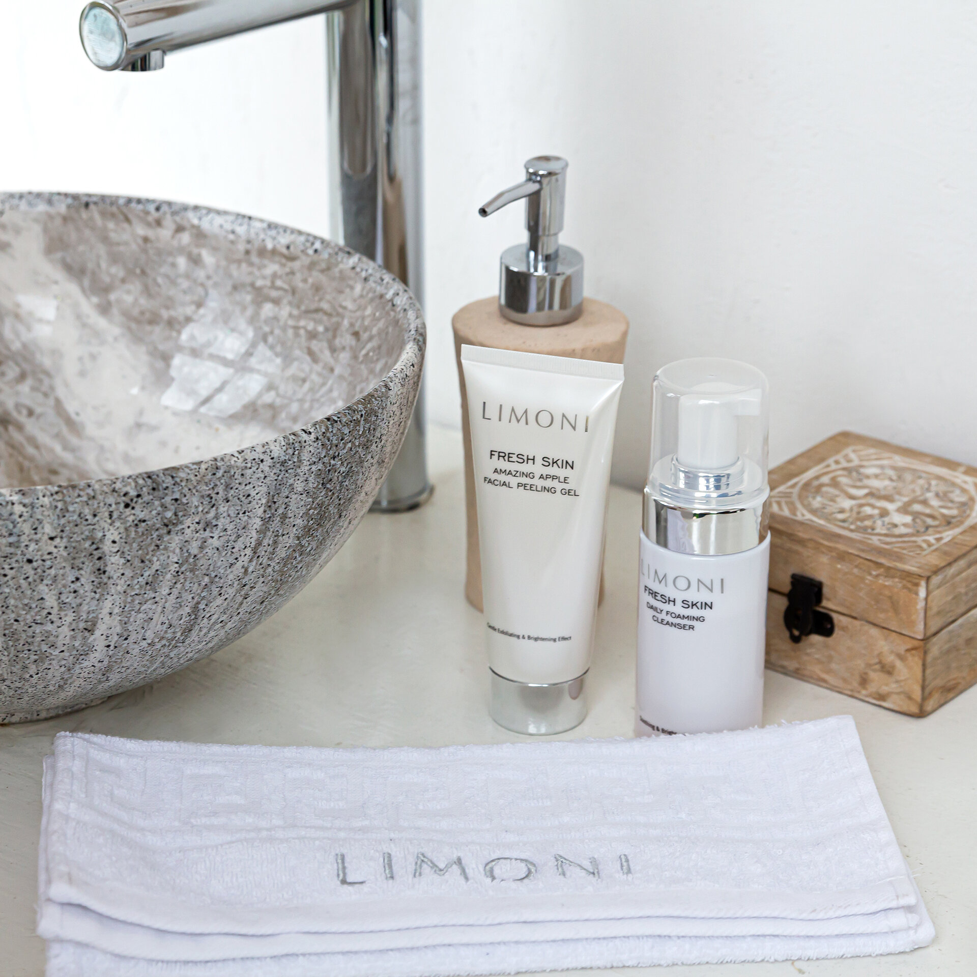LIMONI Fresh Skin Cleansing Set (Набор Daily 100мл+Amazing Apple Peeling Gel 100мл + towel)