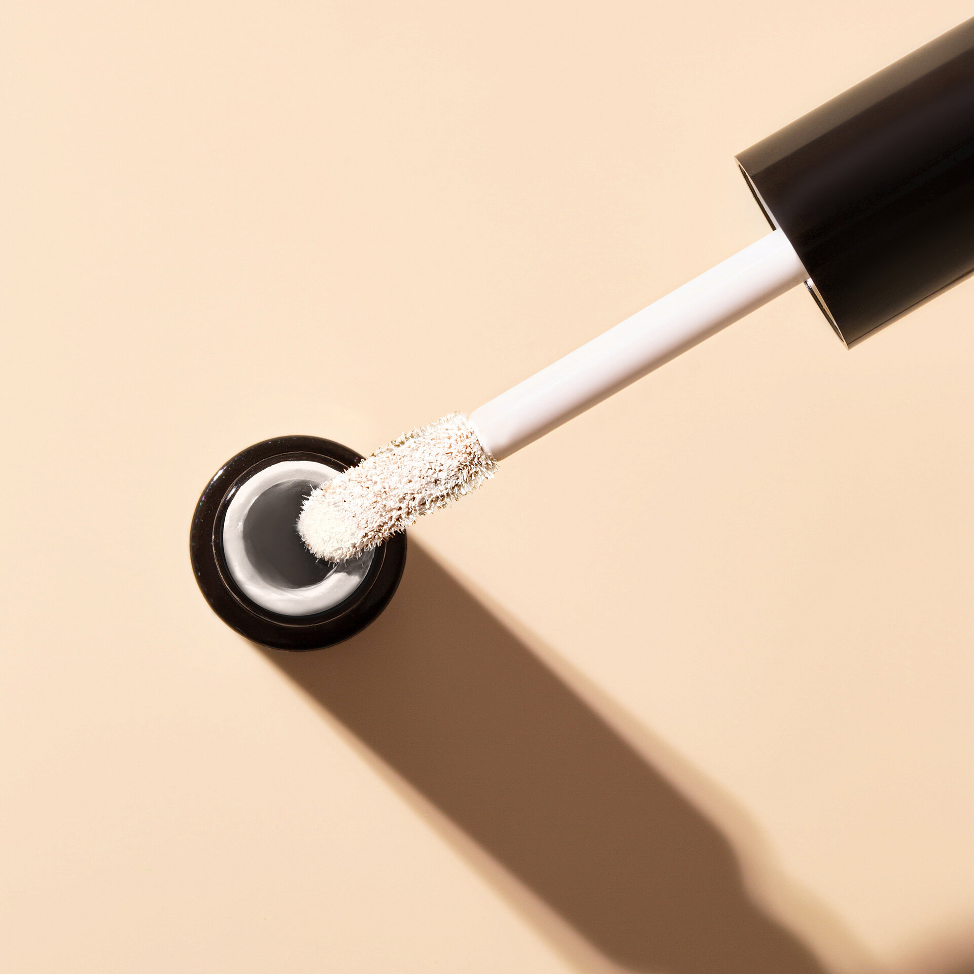 LIMONI Основа под тени для век "Eye Shadow Primer"