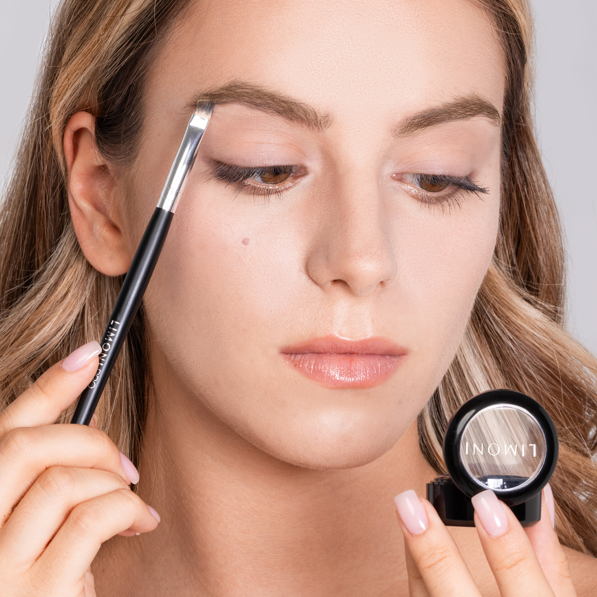 LIMONI  Тени для бровей "Еyebrow Shadow" 02  (в футляре)