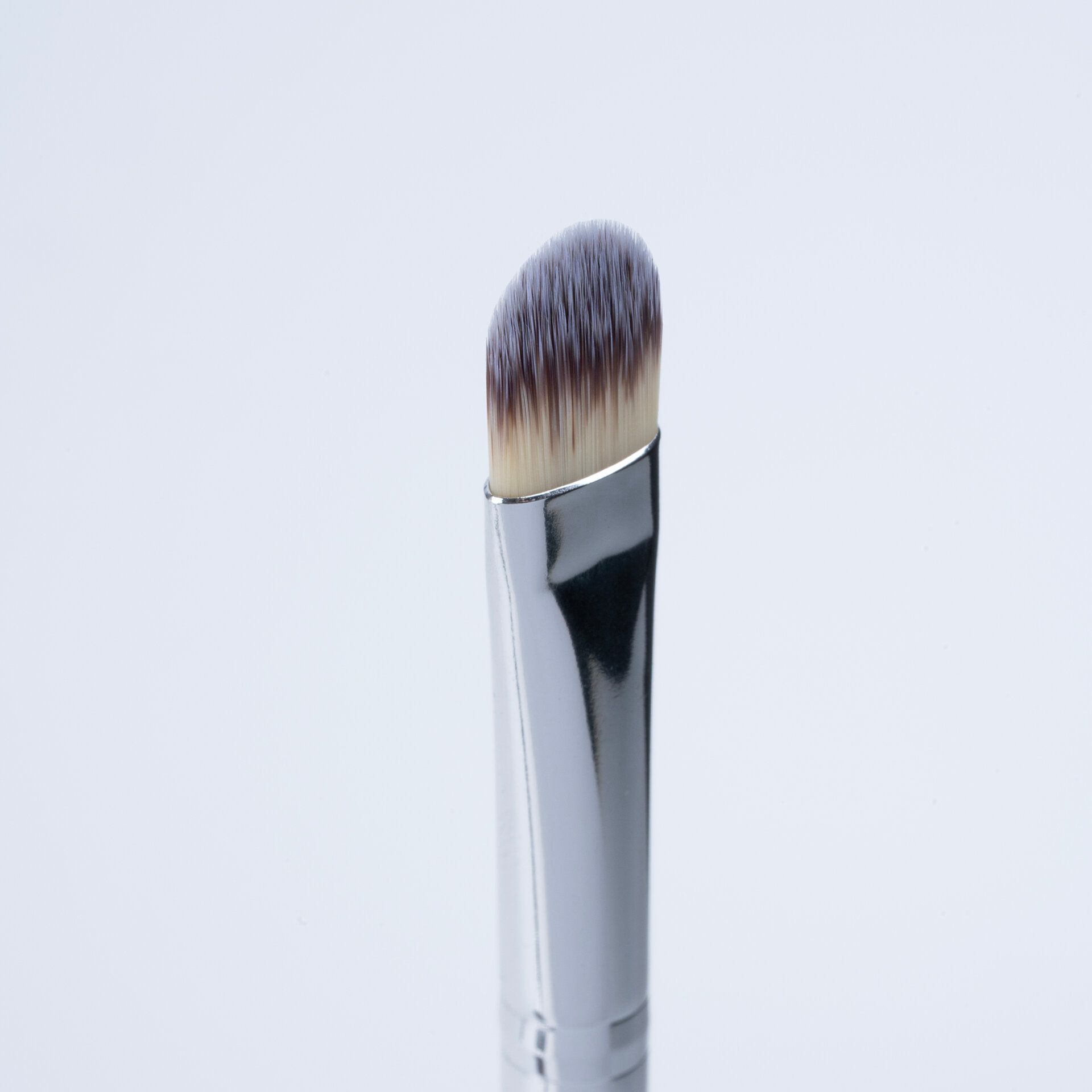 LIMONI Professional №16 Кисть для жидких тональных средств и подводок (нейлон)