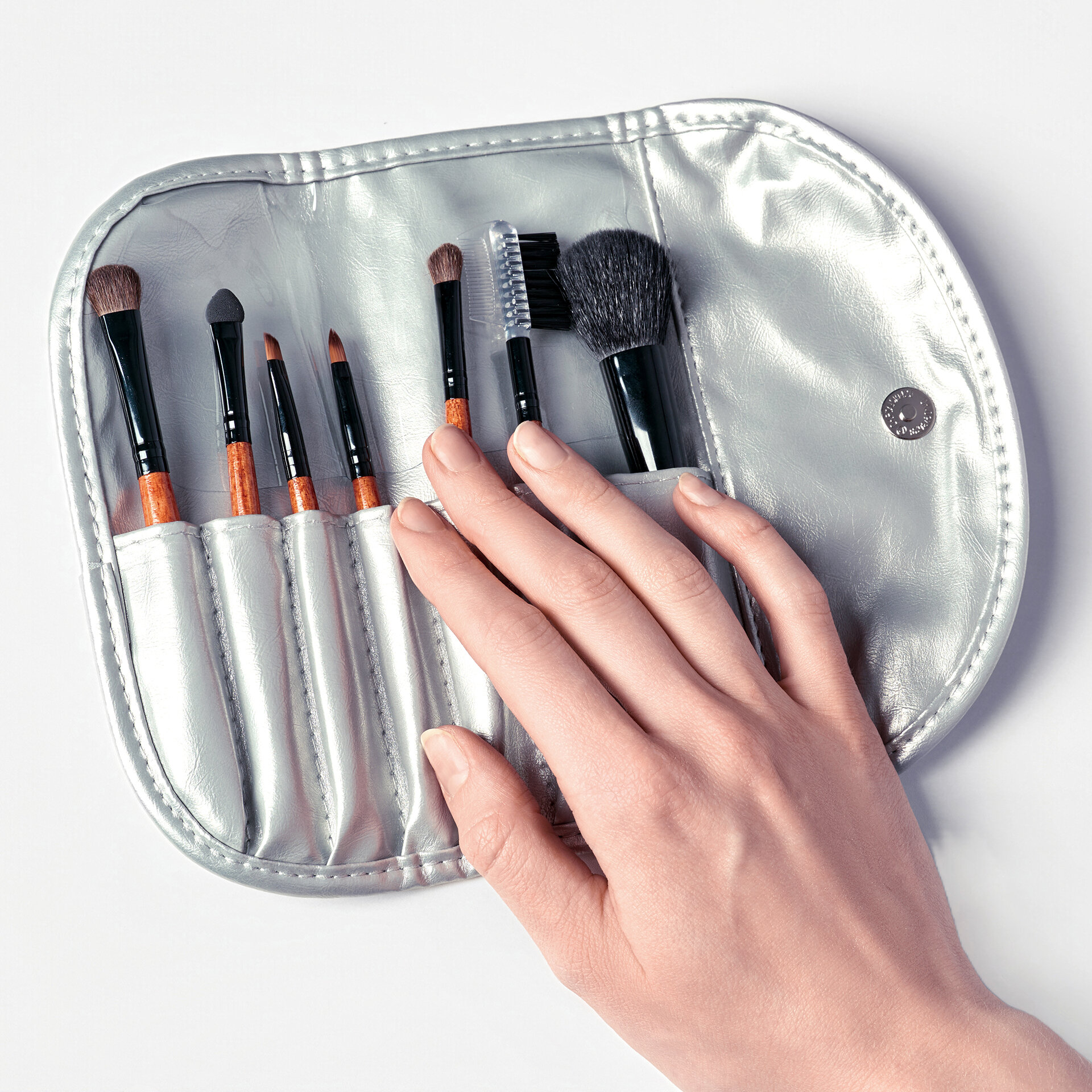 LIMONI Набор кистей "SILVER TRAVEL KIT" (из 7 предметов) + чехол