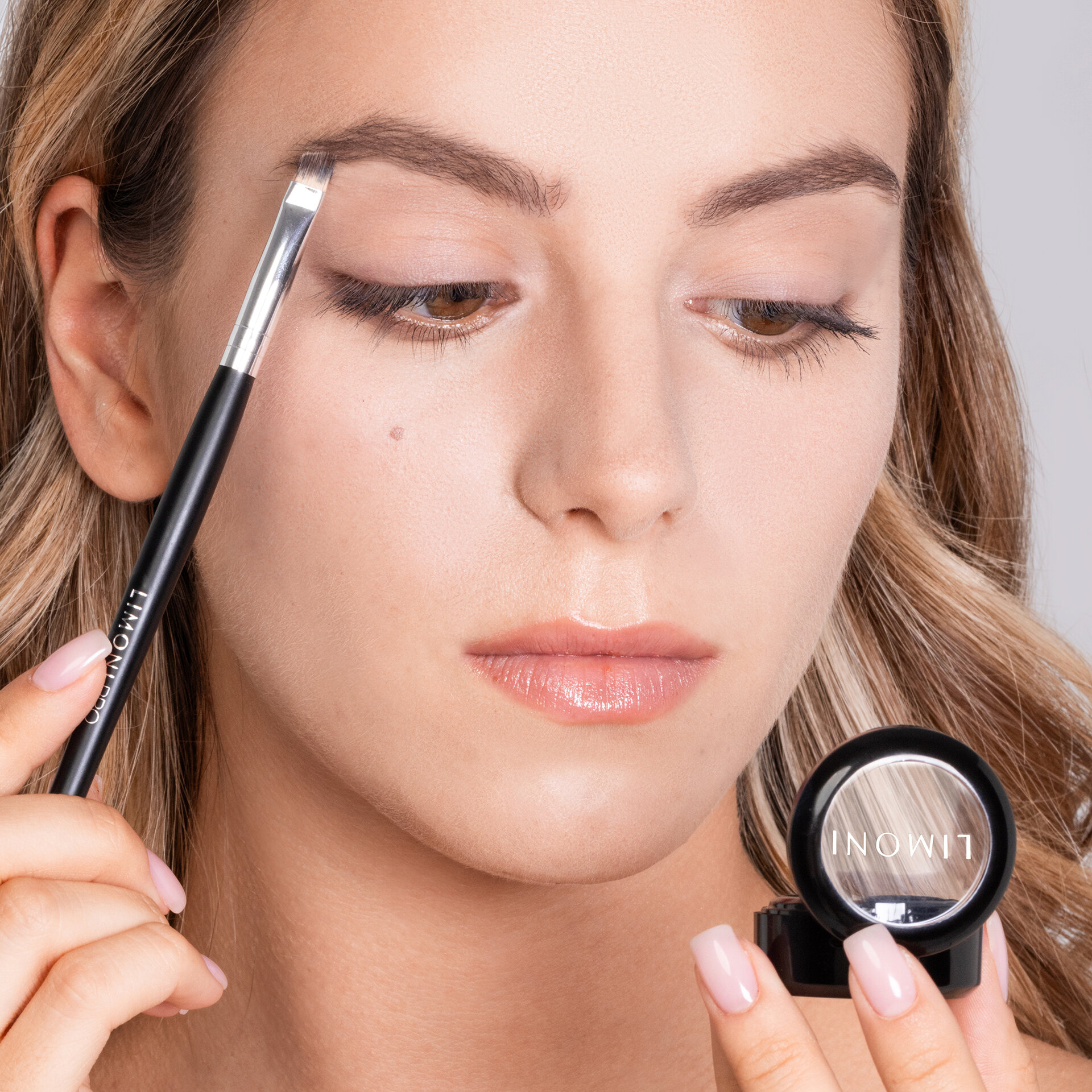 LIMONI  Тени для бровей "Еyebrow Shadow" 05  (в футляре)
